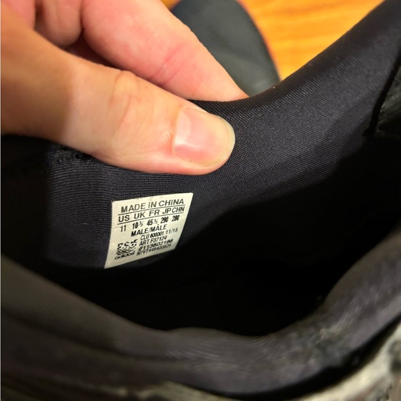 Damian Lillard Adidas Basketball Sneakers - Picture 6 of 6